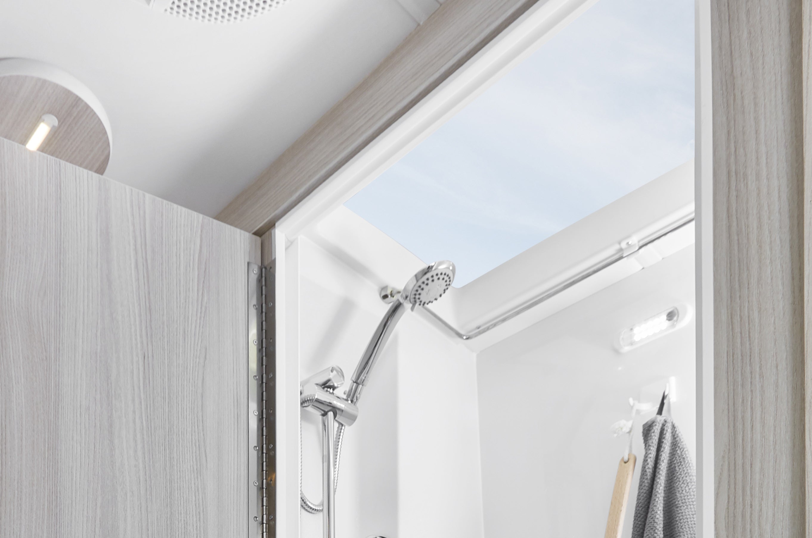 Baldacci Reclining Towel Hanger